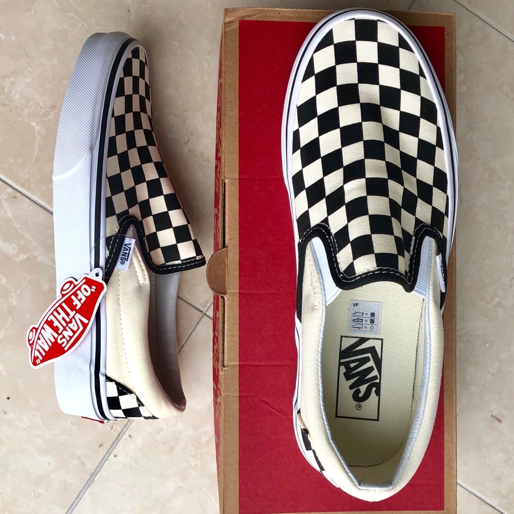 NWT Slip-on checkerboard Vans
